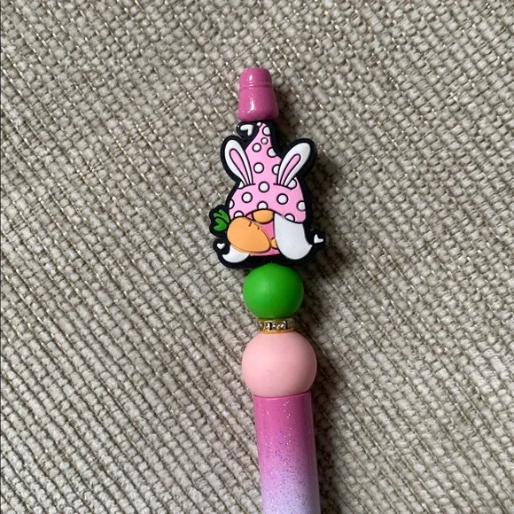 Gnome Holding A Carrot Basket Pen - Picture 2 of 3